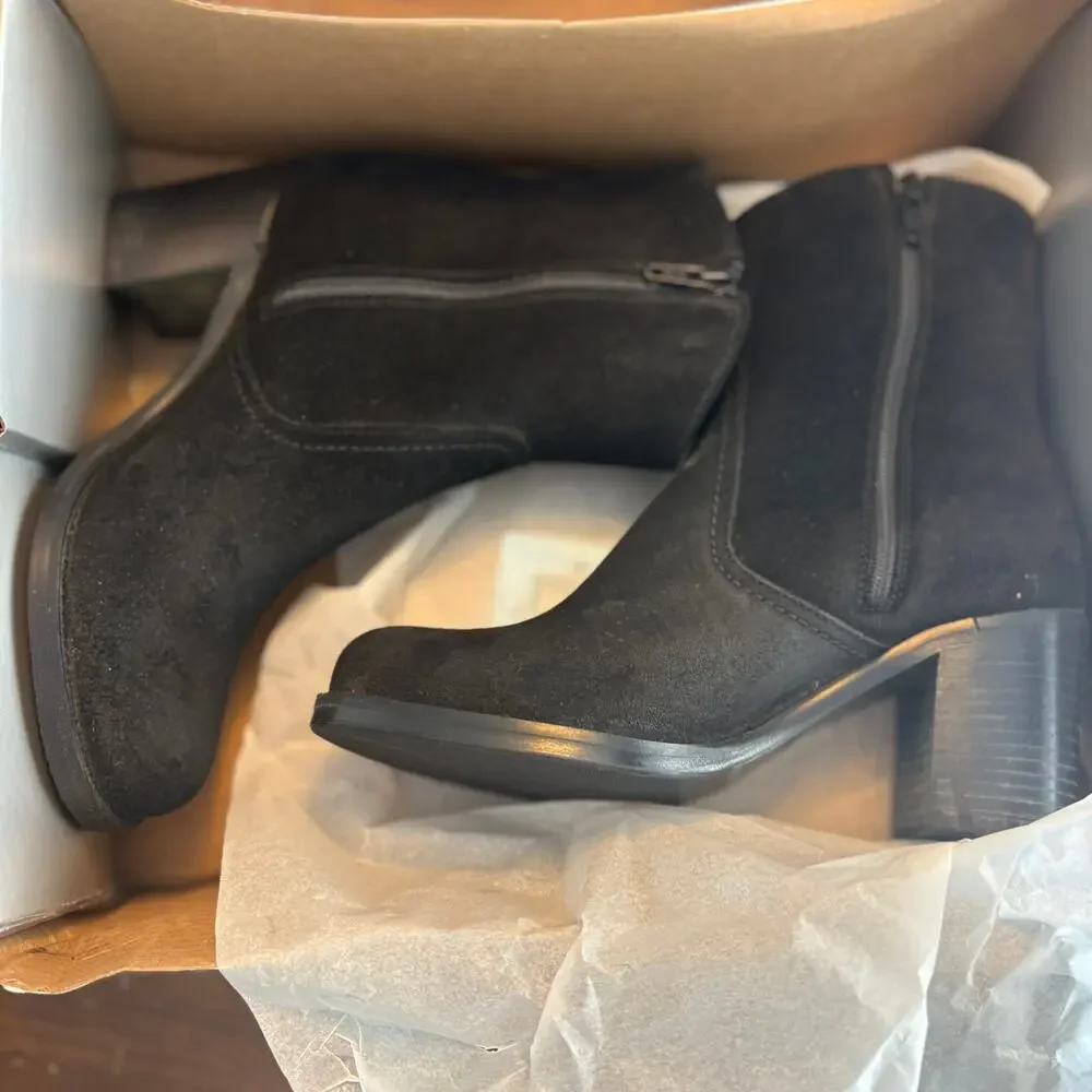 La Canadienne Phinn Suede Boots 5 NWT Black Heel Western Ankle Bootie Waterproof